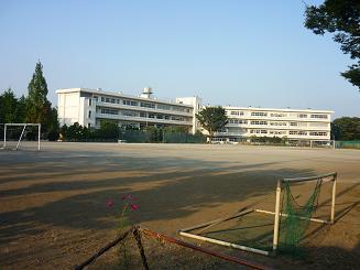 富士見市立本郷中学校：1388m