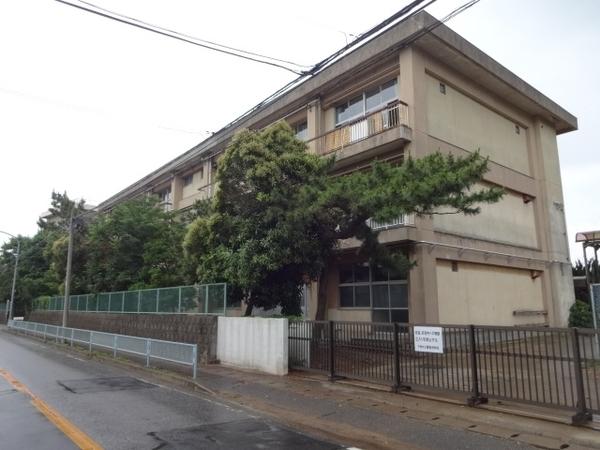 千葉市立幕張中学校：384m