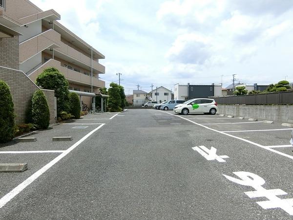 アーバンルピナス（0305） 駐車場