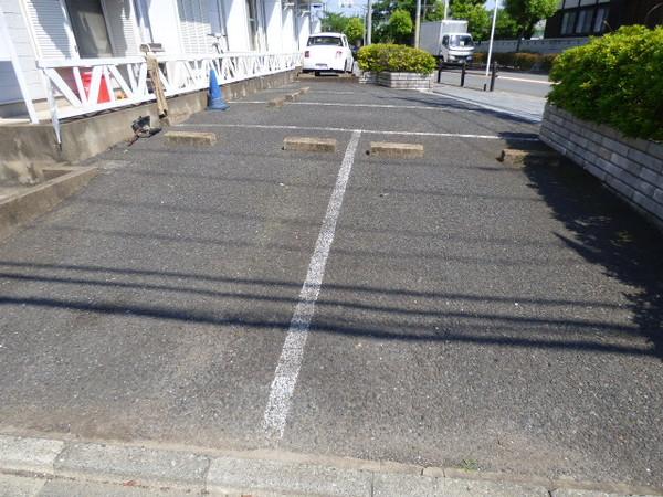 ベルトゥリーフラッツ（0201） 駐車場