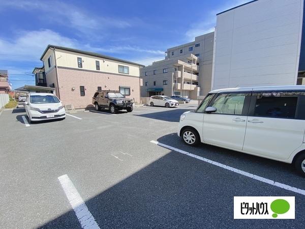 クレシアＣ棟（0202） 駐車場