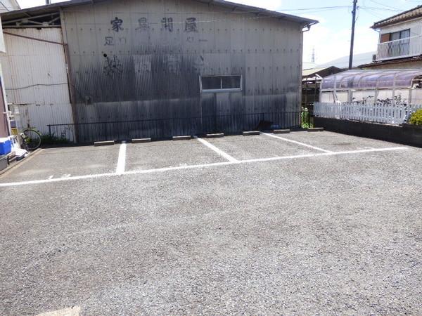 ドエル西伊興壱番館（0103） 駐車場
