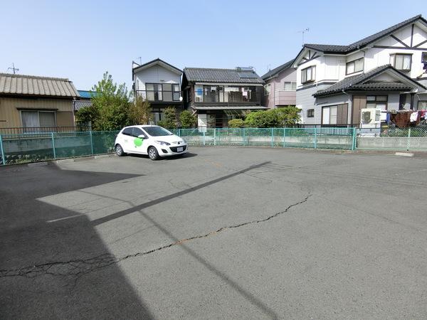 ヴィラージュリベルテ（0201） 駐車場