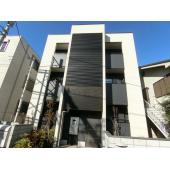 白と黒を基調とした高級感のある外観