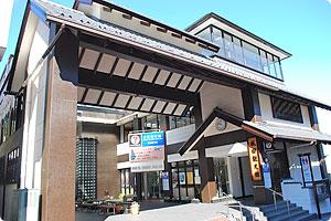 マツモトキヨシ成田西口店：284m