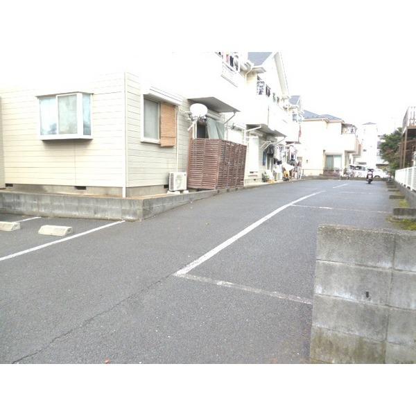 スリーピース弐番館（0102） 駐車場