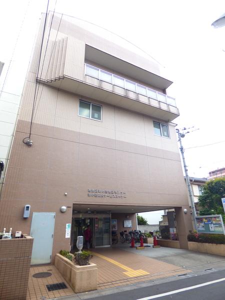 江戸川区立中央図書館：920m