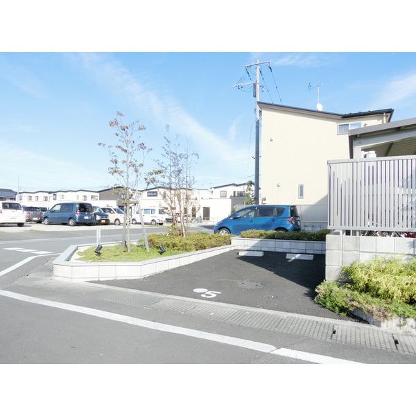 アラモード（0103） 駐車場