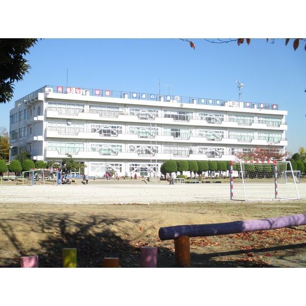 三郷市立幸房小学校：1256m