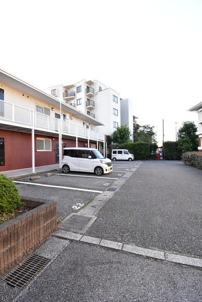 ウィスタリアガーデン　３番館（0101） 駐車場