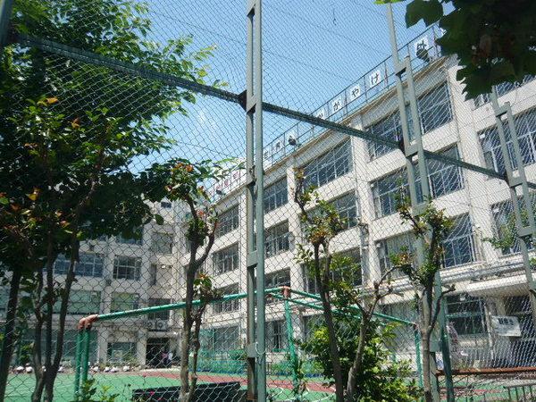 墨田区立外手小学校：677m
