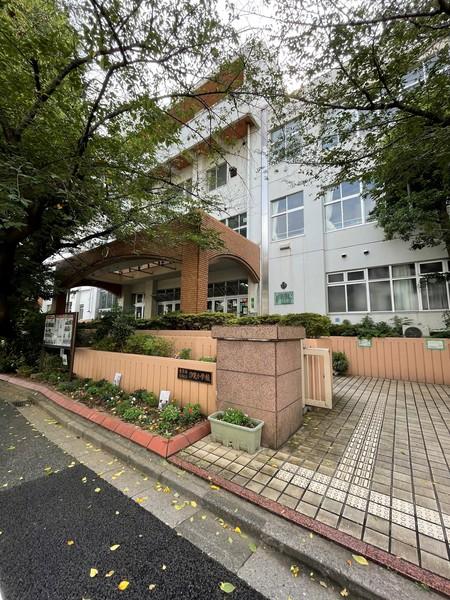 文京区立汐見小学校：135m