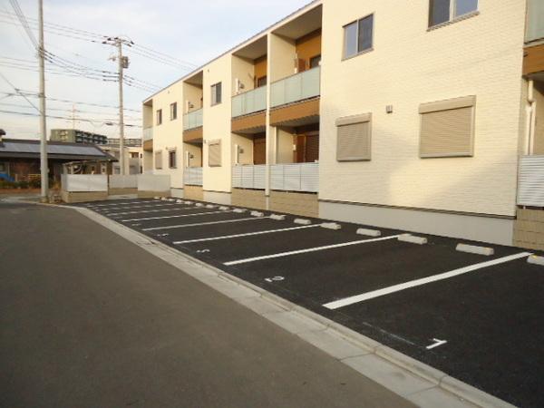 ブランシャイン（0202） 駐車場