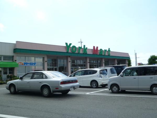 ヨークマート成田店：909m