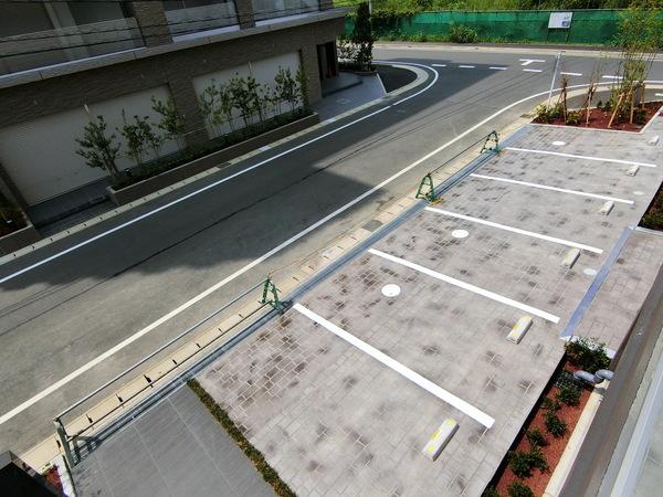 リヴェール（0303） 駐車場