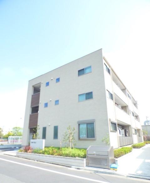 篠崎駅より徒歩10分 築6年7ヶ月 3階建の賃貸物件