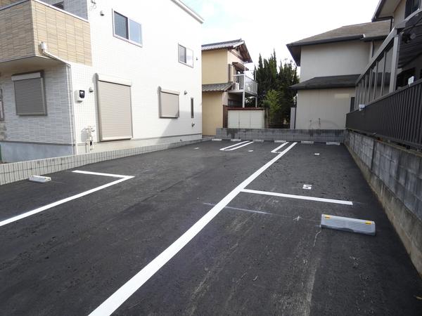 カレスト七中前駐車場（0001） 駐車場