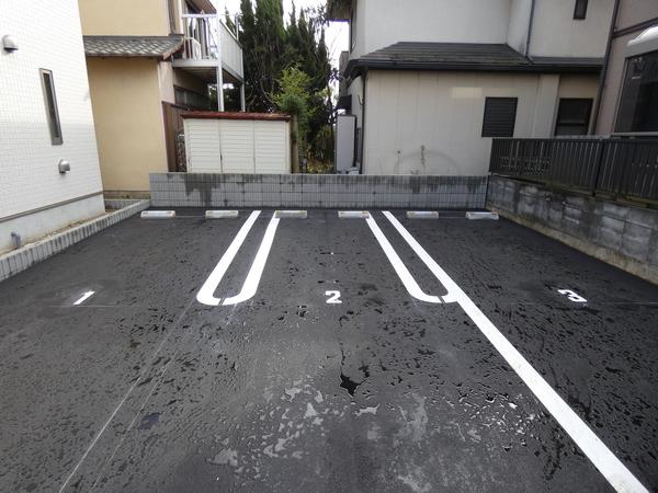 カレスト七中前駐車場（0001） 駐車場