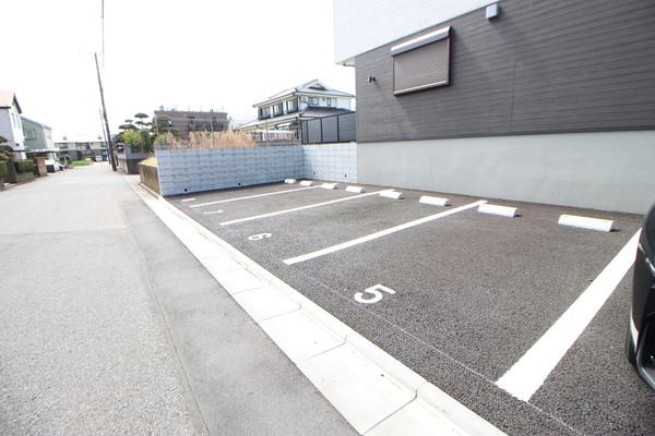 アルシオーネ（0101） 駐車場
