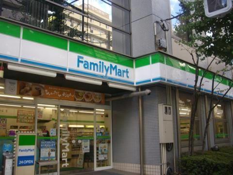 ファミリーマート新宿新小川町店：167m