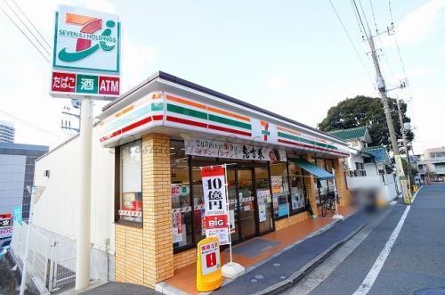 セブンイレブン横浜上大岡東1丁目店：379m