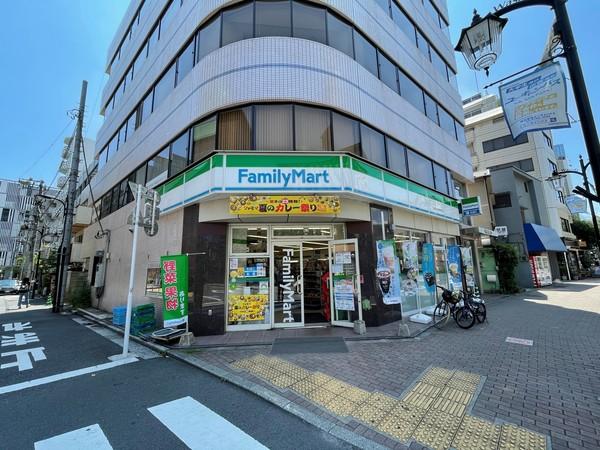 ファミリーマート早稲田大学南門店：141m