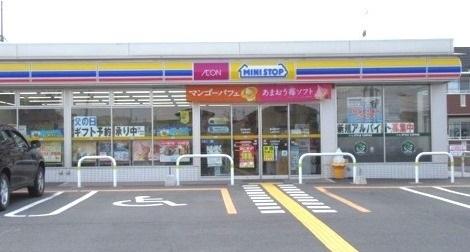 ミニストップ三郷幸房店：387m