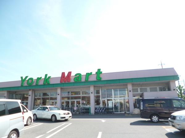ヨークマート成田店：609m