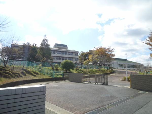 成田市立平成小学校：1703m