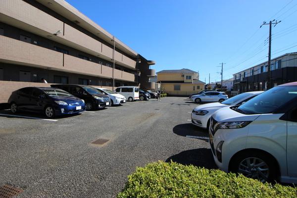 モンターナ壱番館（0207） 駐車場