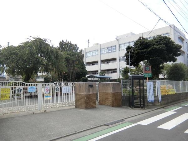 さいたま市立東大成小学校：1305m