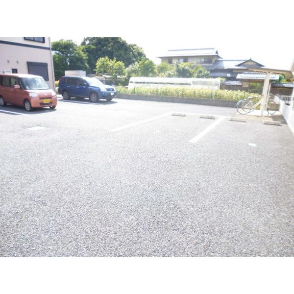 ラ・メール伍番館（0101） 駐車場