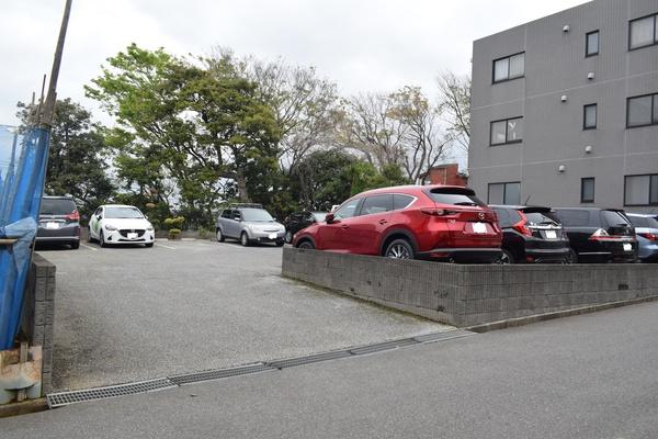 エピナール（0302） 駐車場