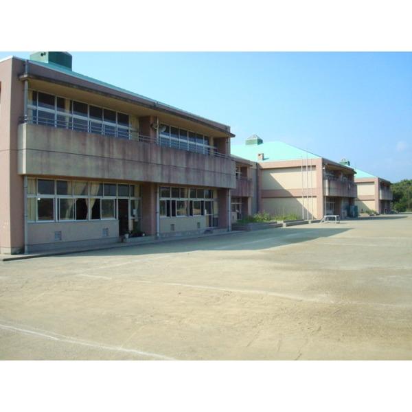 小谷小学校：350m