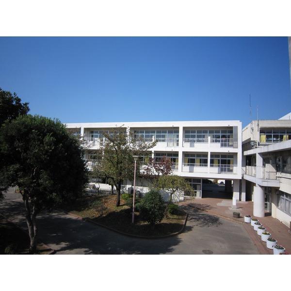 横浜市立川和中学校：549m