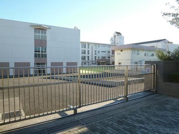 横浜市立岩井原中学校：113m