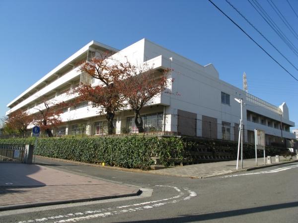 横浜市立富士見台小学校：207m