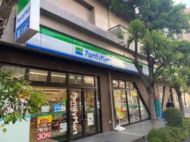 ファミリーマート明大前北店：110m