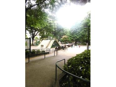 新宿中央公園：924m