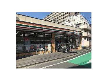 セブンイレブン高田馬場3丁目中央店：267m