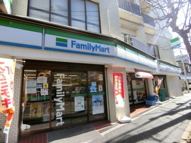 ファミリーマート柏東上町店：223m