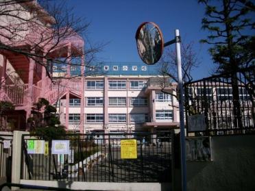 豊島区立巣鴨小学校：576m