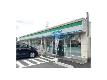 ファミリーマート西伊興四丁目店：323m