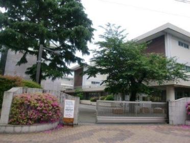 世田谷区立烏山小学校：598m