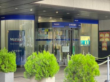 みずほ銀行新横浜支店：282m