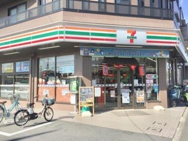 セブンイレブン足立島根店：608m