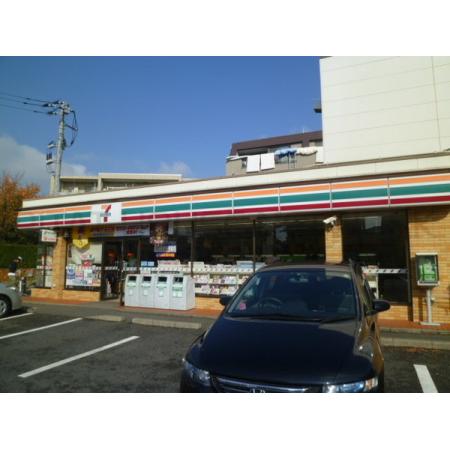セブンイレブン成田駅西口店：823m