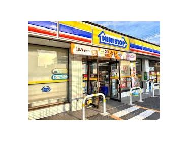 ミニストップ草加新里町店：341m