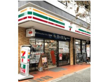 セブンイレブン新宿若松町店：100m