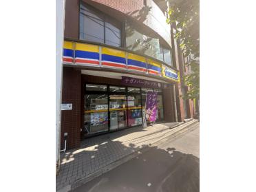 ミニストップ板橋本町駅前店：208m